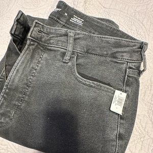 Brand new Old Navy Rockstar Super Skinny jeans